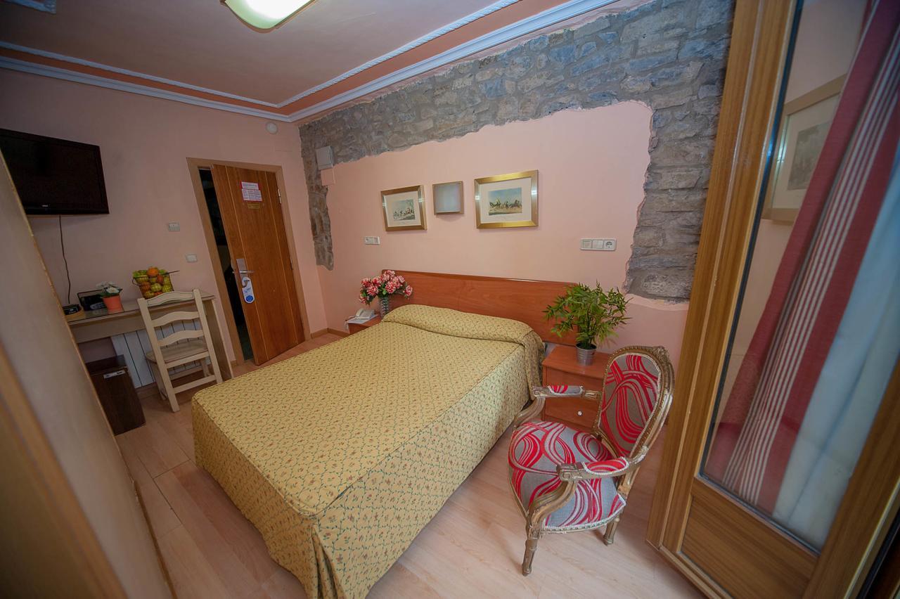 Hotel Mur Jaca Ngoại thất bức ảnh
