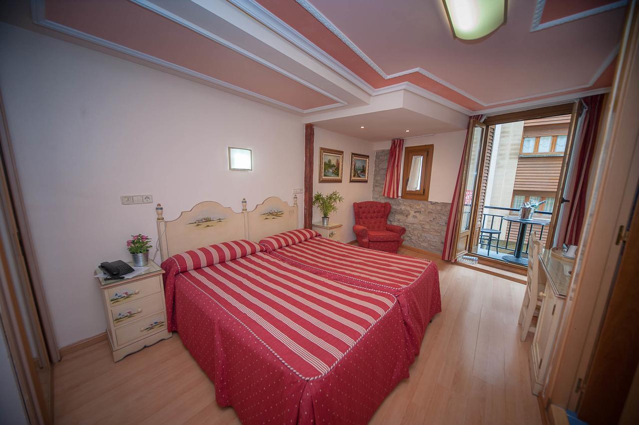 Hotel Mur Jaca Ngoại thất bức ảnh